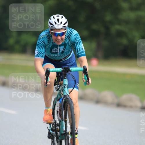 15.06.2025 - 27. Vierlanden-Triathlon H.Heesch http://msf.ph/oto/7993226 15.06.2025 10:22:15 Radfahren 39, 54, 73, 82, 94, 113, 149, 207, 466, 612, 618 meine-sportfotos.de