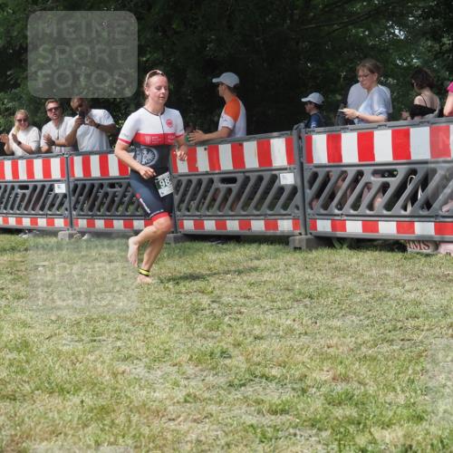 21.06.2025 - 27. Vierlanden-Triathlon KatJ http://msf.ph/oto/7993234 15.06.2025 12:33:53 Ziel 982 meine-sportfotos.de
