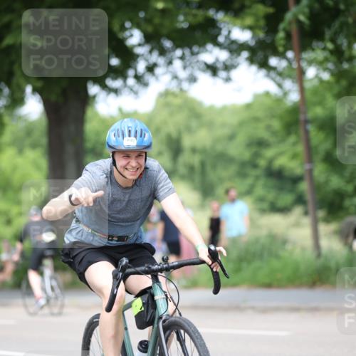 15.06.2025 - 7 Türme Triathlon Yannick Fuchs http://msf.ph/oto/7993242 15.06.2025 13:06:47 Radfahren 383, 544, 572, 1192 meine-sportfotos.de