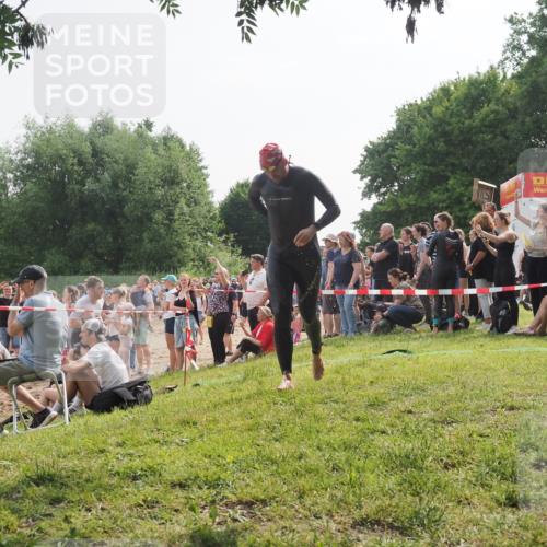 15.06.2025 - 27. Vierlanden-Triathlon KatJ http://msf.ph/oto/7993245 15.06.2025 09:54:19 Schwimmen 302, 337, 342, 356 meine-sportfotos.de