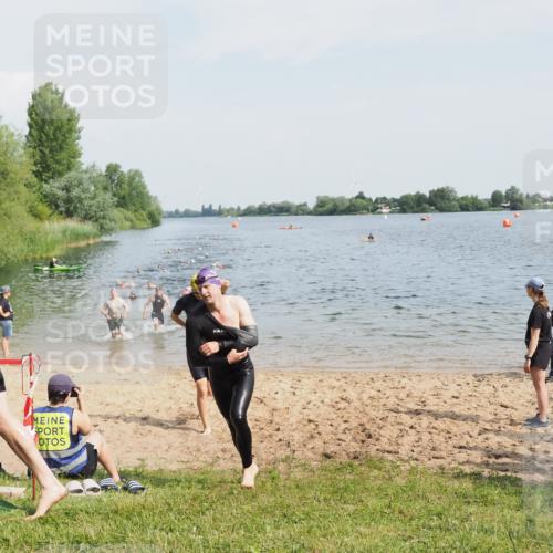 21.06.2025 - 27. Vierlanden-Triathlon MichiJ http://msf.ph/oto/7993247 15.06.2026 09:55:27 Schwimmen 272, 316, 327, 329, 335, 348, 353, 548 meine-sportfotos.de