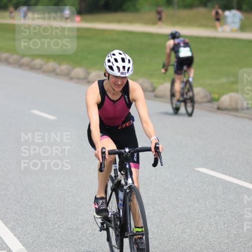 21.06.2025 - 27. Vierlanden-Triathlon H.Heesch http://msf.ph/oto/7993258 15.06.2025 12:04:23 Radfahren 725, 792, 804, 833, 901, 904, 954 meine-sportfotos.de