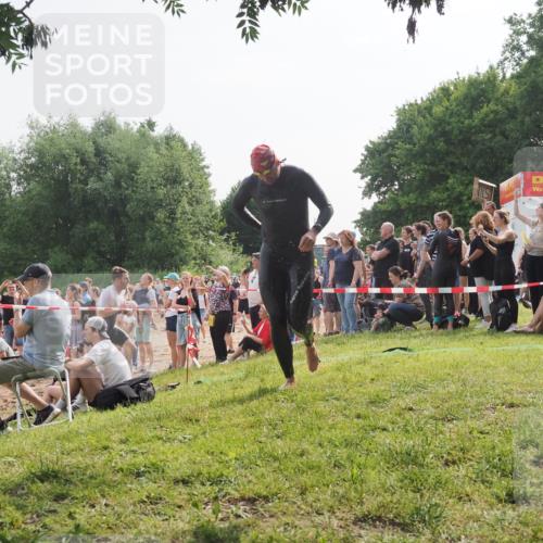 15.06.2025 - 27. Vierlanden-Triathlon KatJ http://msf.ph/oto/7993263 15.06.2025 09:54:19 Schwimmen 302, 337, 342, 356 meine-sportfotos.de