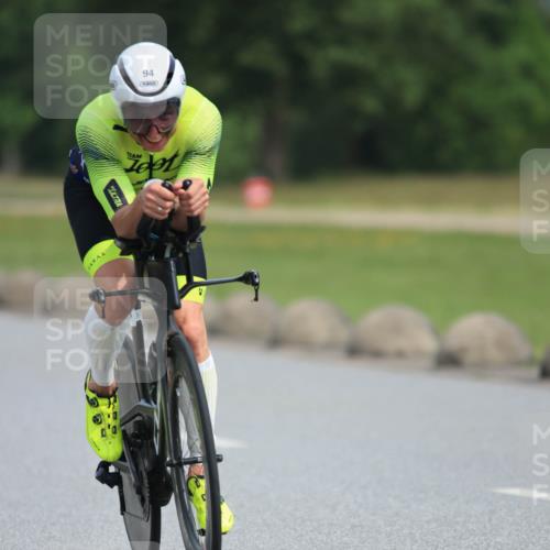 15.06.2025 - 27. Vierlanden-Triathlon H.Heesch http://msf.ph/oto/7993267 15.06.2025 10:22:23 Radfahren 94, 113, 200, 241, 490 meine-sportfotos.de