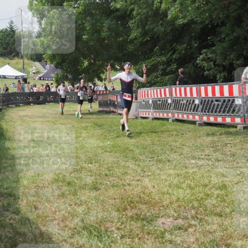 21.06.2025 - 27. Vierlanden-Triathlon KatJ http://msf.ph/oto/7993273 15.06.2025 12:34:17 Ziel 8 meine-sportfotos.de