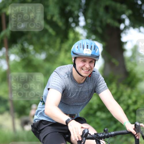 15.06.2025 - 7 Türme Triathlon Yannick Fuchs http://msf.ph/oto/7993274 15.06.2025 13:06:47 Radfahren 383, 544, 572, 1192 meine-sportfotos.de