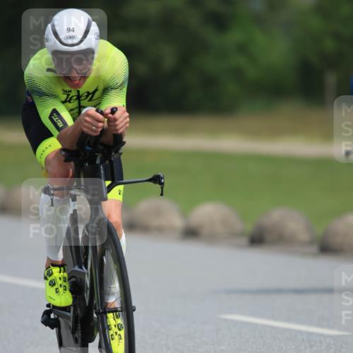 15.06.2025 - 27. Vierlanden-Triathlon H.Heesch http://msf.ph/oto/7993279 15.06.2025 10:22:23 Radfahren 94, 113, 200, 241, 490 meine-sportfotos.de