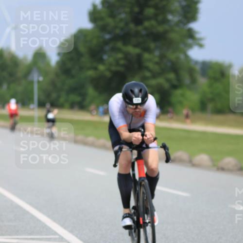 21.06.2025 - 27. Vierlanden-Triathlon H.Heesch http://msf.ph/oto/7993280 15.06.2025 12:04:31 Radfahren 237, 725, 833 meine-sportfotos.de