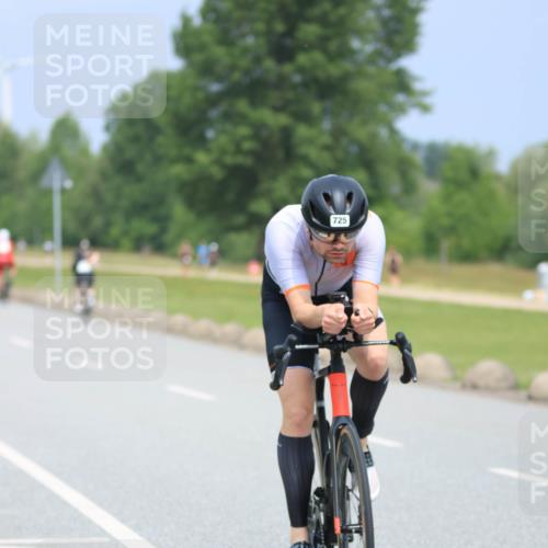 21.06.2025 - 27. Vierlanden-Triathlon H.Heesch http://msf.ph/oto/7993289 15.06.2025 12:04:31 Radfahren 237, 725, 833 meine-sportfotos.de