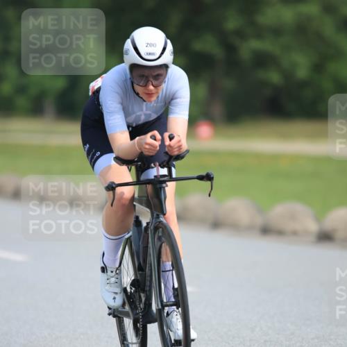 15.06.2025 - 27. Vierlanden-Triathlon H.Heesch http://msf.ph/oto/7993292 15.06.2025 10:22:28 Radfahren 200, 241, 490 meine-sportfotos.de