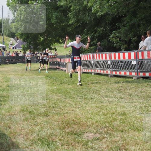 21.06.2025 - 27. Vierlanden-Triathlon KatJ http://msf.ph/oto/7993297 15.06.2025 12:34:17 Ziel 8 meine-sportfotos.de