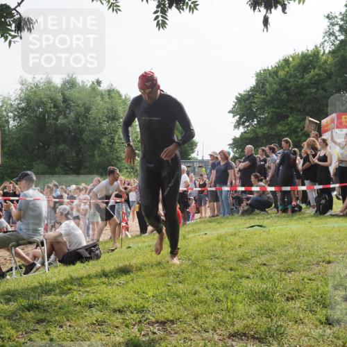 15.06.2025 - 27. Vierlanden-Triathlon KatJ http://msf.ph/oto/7993310 15.06.2025 09:54:19 Schwimmen 302, 337, 342, 356 meine-sportfotos.de