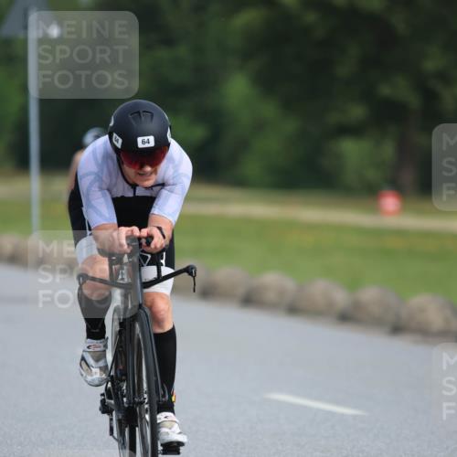 15.06.2025 - 27. Vierlanden-Triathlon H.Heesch http://msf.ph/oto/7993319 15.06.2025 10:23:24 Radfahren 60, 64, 226, 507, 608 meine-sportfotos.de