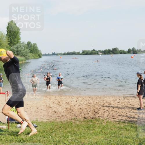 21.06.2025 - 27. Vierlanden-Triathlon MichiJ http://msf.ph/oto/7993324 15.06.2026 09:55:29 Schwimmen 272, 316, 327, 329, 335, 348, 353, 548 meine-sportfotos.de