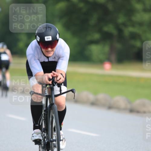 15.06.2025 - 27. Vierlanden-Triathlon H.Heesch http://msf.ph/oto/7993327 15.06.2025 10:23:24 Radfahren 60, 64, 226, 507, 608 meine-sportfotos.de