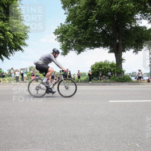 15.06.2025 - 7 Türme Triathlon Yannick Fuchs http://msf.ph/oto/7993329 15.06.2025 13:31:18 Radfahren 741, 859, 938 meine-sportfotos.de