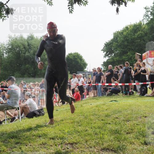 15.06.2025 - 27. Vierlanden-Triathlon KatJ http://msf.ph/oto/7993331 15.06.2025 09:54:20 Schwimmen 255, 261, 302, 337, 342, 356 meine-sportfotos.de