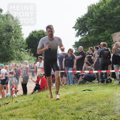 15.06.2025 - 27. Vierlanden-Triathlon KatJ http://msf.ph/oto/7993341 15.06.2025 09:54:21 Schwimmen 253, 255, 261, 302, 337, 342, 356 meine-sportfotos.de