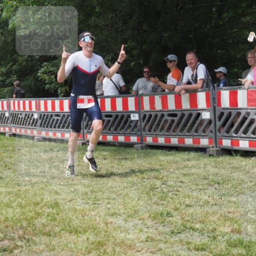 21.06.2025 - 27. Vierlanden-Triathlon KatJ http://msf.ph/oto/7993348 15.06.2025 12:34:18 Ziel 8 meine-sportfotos.de