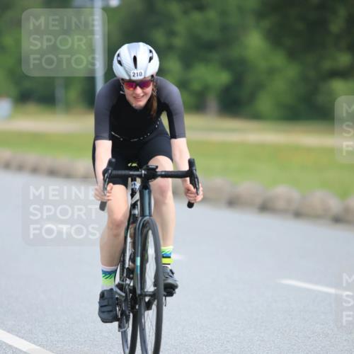 15.06.2025 - 27. Vierlanden-Triathlon H.Heesch http://msf.ph/oto/7993357 15.06.2025 10:23:46 Radfahren 61, 163, 210, 247, 475, 508, 521, 590, 611 meine-sportfotos.de