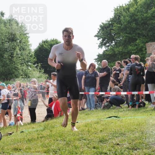15.06.2025 - 27. Vierlanden-Triathlon KatJ http://msf.ph/oto/7993358 15.06.2025 09:54:21 Schwimmen 253, 255, 261, 302, 337, 342, 356 meine-sportfotos.de