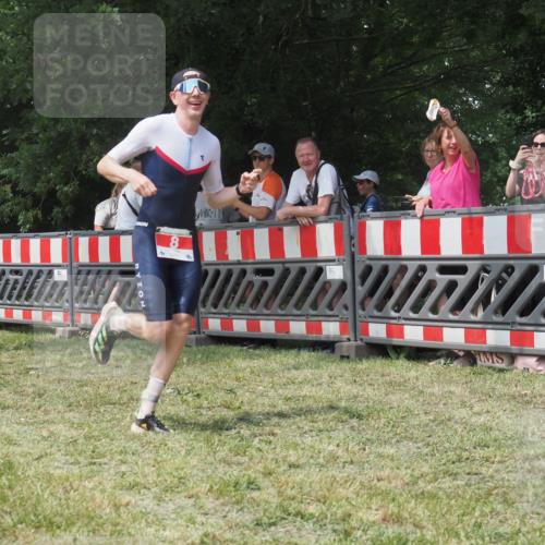 21.06.2025 - 27. Vierlanden-Triathlon KatJ http://msf.ph/oto/7993363 15.06.2025 12:34:19 Ziel 8, 50 meine-sportfotos.de