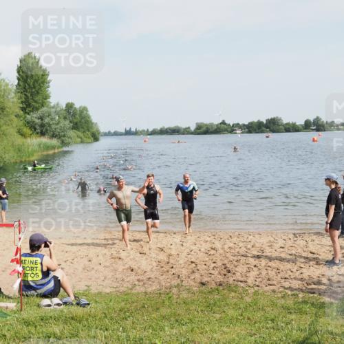 21.06.2025 - 27. Vierlanden-Triathlon MichiJ http://msf.ph/oto/7993365 15.06.2026 09:55:31 Schwimmen 272, 316, 327, 329, 335, 353, 548 meine-sportfotos.de