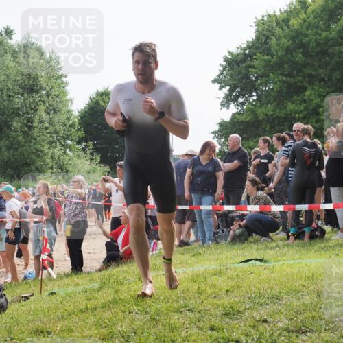 15.06.2025 - 27. Vierlanden-Triathlon KatJ http://msf.ph/oto/7993368 15.06.2025 09:54:21 Schwimmen 253, 255, 261, 302, 337, 342, 356 meine-sportfotos.de