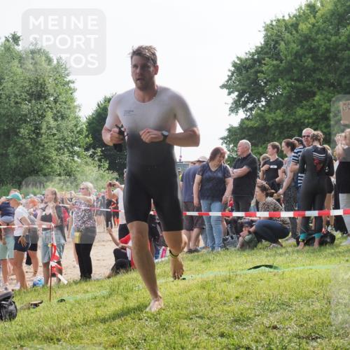 15.06.2025 - 27. Vierlanden-Triathlon KatJ http://msf.ph/oto/7993382 15.06.2025 09:54:22 Schwimmen 253, 255, 261, 302, 337, 342, 356 meine-sportfotos.de