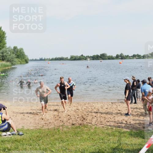 21.06.2025 - 27. Vierlanden-Triathlon MichiJ http://msf.ph/oto/7993383 15.06.2026 09:55:32 Schwimmen 272, 316, 327, 329, 335, 353, 548 meine-sportfotos.de