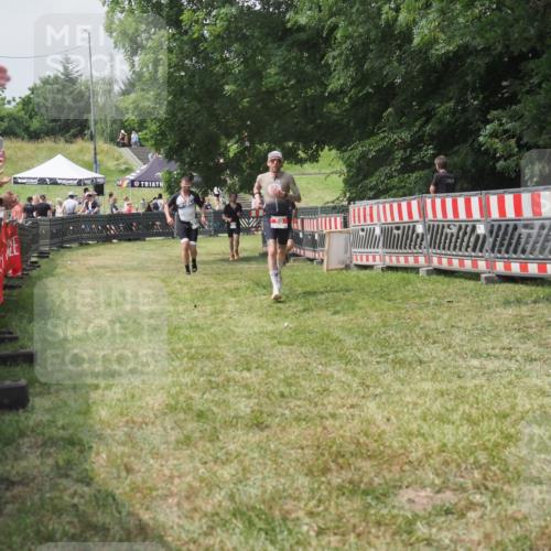 21.06.2025 - 27. Vierlanden-Triathlon KatJ http://msf.ph/oto/7993391 15.06.2025 12:34:27 Ziel 50, 874 meine-sportfotos.de