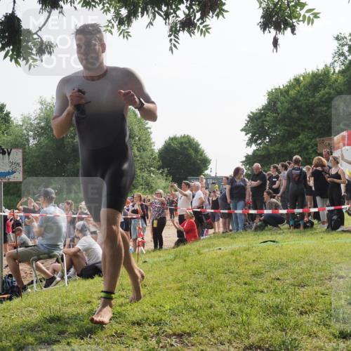 15.06.2025 - 27. Vierlanden-Triathlon KatJ http://msf.ph/oto/7993398 15.06.2025 09:54:22 Schwimmen 253, 255, 261, 302, 337, 342, 356 meine-sportfotos.de