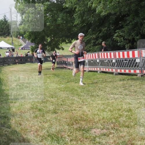 21.06.2025 - 27. Vierlanden-Triathlon KatJ http://msf.ph/oto/7993404 15.06.2025 12:34:28 Ziel 50, 874 meine-sportfotos.de