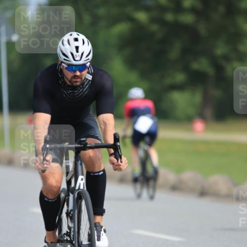 15.06.2025 - 27. Vierlanden-Triathlon H.Heesch http://msf.ph/oto/7993407 15.06.2025 10:24:36 Radfahren 30, 32, 51, 295, 491, 606 meine-sportfotos.de