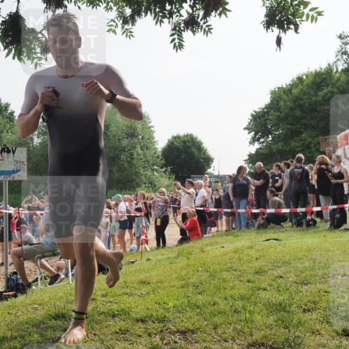 15.06.2025 - 27. Vierlanden-Triathlon KatJ http://msf.ph/oto/7993408 15.06.2025 09:54:23 Schwimmen 253, 255, 261, 302, 337, 342, 356 meine-sportfotos.de