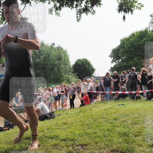 15.06.2025 - 27. Vierlanden-Triathlon KatJ http://msf.ph/oto/7993417 15.06.2025 09:54:23 Schwimmen 253, 255, 261, 302, 337, 342, 356 meine-sportfotos.de