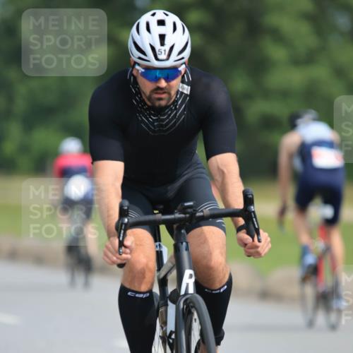 15.06.2025 - 27. Vierlanden-Triathlon H.Heesch http://msf.ph/oto/7993423 15.06.2025 10:24:37 Radfahren 30, 51, 238, 295, 491, 606 meine-sportfotos.de