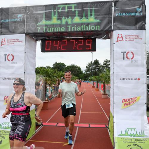 15.06.2025 - 7 Türme Triathlon Michael Strokosch http://msf.ph/oto/7993433 15.06.2025 14:27:29 Ziel 355, 498, 970 meine-sportfotos.de