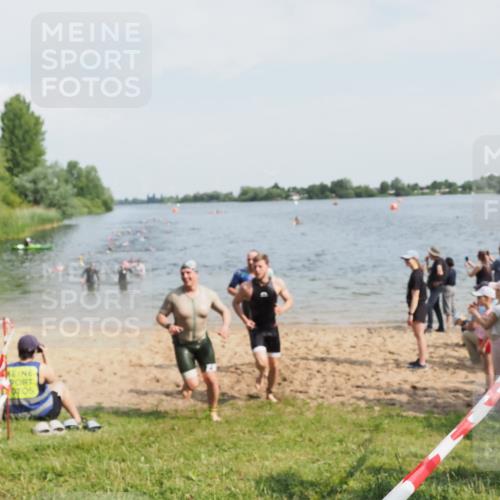 21.06.2025 - 27. Vierlanden-Triathlon MichiJ http://msf.ph/oto/7993434 15.06.2026 09:55:33 Schwimmen 272, 316, 327, 329, 335, 548 meine-sportfotos.de