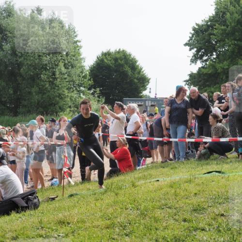 15.06.2025 - 27. Vierlanden-Triathlon KatJ http://msf.ph/oto/7993436 15.06.2025 09:54:24 Schwimmen 253, 255, 261, 302, 337, 342 meine-sportfotos.de