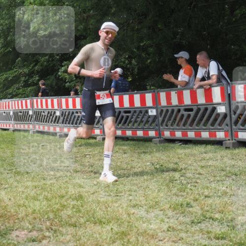 21.06.2025 - 27. Vierlanden-Triathlon KatJ http://msf.ph/oto/7993445 15.06.2025 12:34:30 Ziel 50, 874 meine-sportfotos.de
