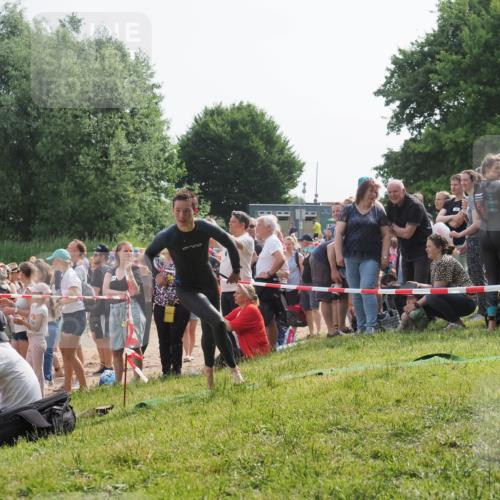 15.06.2025 - 27. Vierlanden-Triathlon KatJ http://msf.ph/oto/7993449 15.06.2025 09:54:24 Schwimmen 253, 255, 261, 302, 337, 342 meine-sportfotos.de