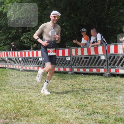 21.06.2025 - 27. Vierlanden-Triathlon KatJ http://msf.ph/oto/7993454 15.06.2025 12:34:30 Ziel 50, 874 meine-sportfotos.de