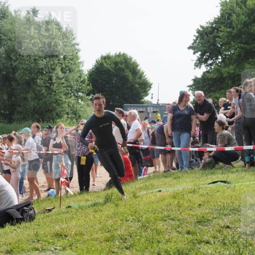 15.06.2025 - 27. Vierlanden-Triathlon KatJ http://msf.ph/oto/7993457 15.06.2025 09:54:24 Schwimmen 253, 255, 261, 302, 337, 342 meine-sportfotos.de