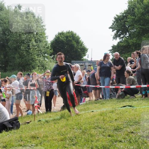 15.06.2025 - 27. Vierlanden-Triathlon KatJ http://msf.ph/oto/7993469 15.06.2025 09:54:25 Schwimmen 253, 255, 261, 302, 337, 342, 354 meine-sportfotos.de