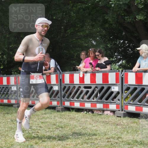 21.06.2025 - 27. Vierlanden-Triathlon KatJ http://msf.ph/oto/7993471 15.06.2025 12:34:30 Ziel 50, 874 meine-sportfotos.de
