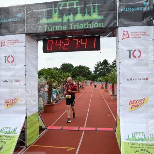 15.06.2025 - 7 Türme Triathlon Michael Strokosch http://msf.ph/oto/7993475 15.06.2025 14:27:41 Ziel 702 meine-sportfotos.de