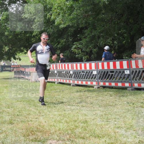 21.06.2025 - 27. Vierlanden-Triathlon KatJ http://msf.ph/oto/7993480 15.06.2025 12:34:32 Ziel 874 meine-sportfotos.de