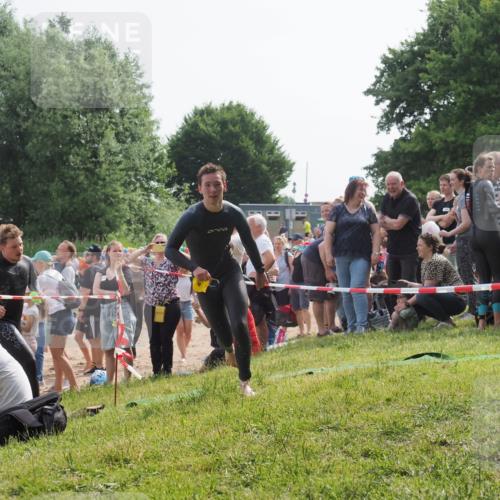 15.06.2025 - 27. Vierlanden-Triathlon KatJ http://msf.ph/oto/7993481 15.06.2025 09:54:25 Schwimmen 253, 255, 261, 302, 337, 342, 354 meine-sportfotos.de