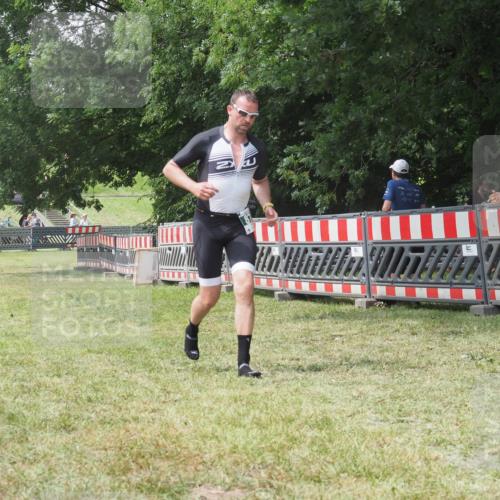 21.06.2025 - 27. Vierlanden-Triathlon KatJ http://msf.ph/oto/7993494 15.06.2025 12:34:32 Ziel 874 meine-sportfotos.de